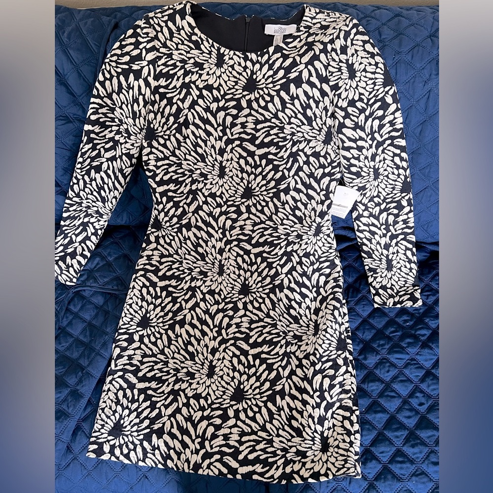 Belle Badgley Mischka black and white form fitting cocktail or formal wear dress